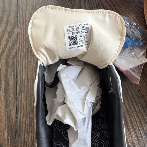 Adidas Samba Beige and Black Sneakers - Picture 6 of 6